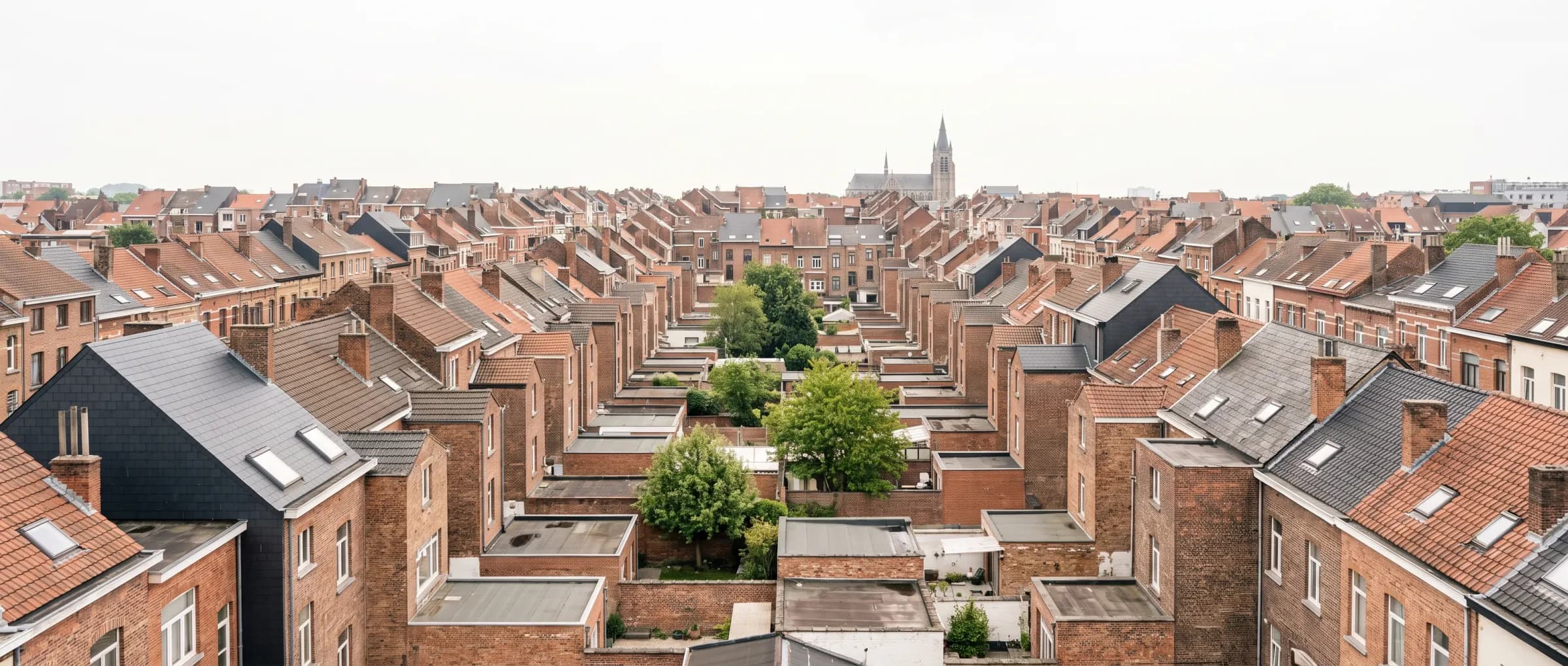 Les toits d'un quartier de maisons de rangée à Bruxelles